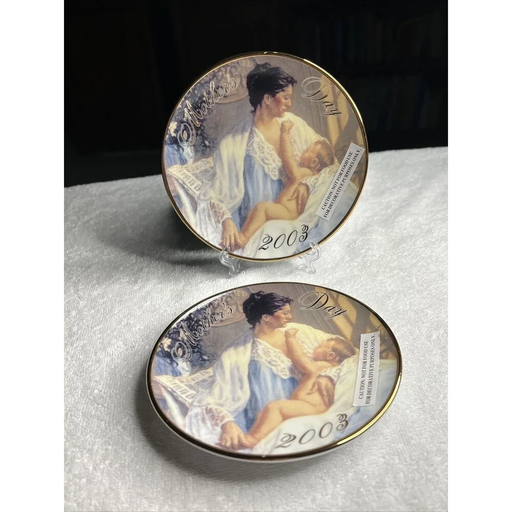 2003 Mother's Day 5” New Porcelain Plate 22k Gold Trim Held in Loving Arms Avo